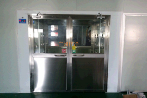 一般風淋室與貨淋室是選用無隔板高效過濾器還是有隔板高效過濾器